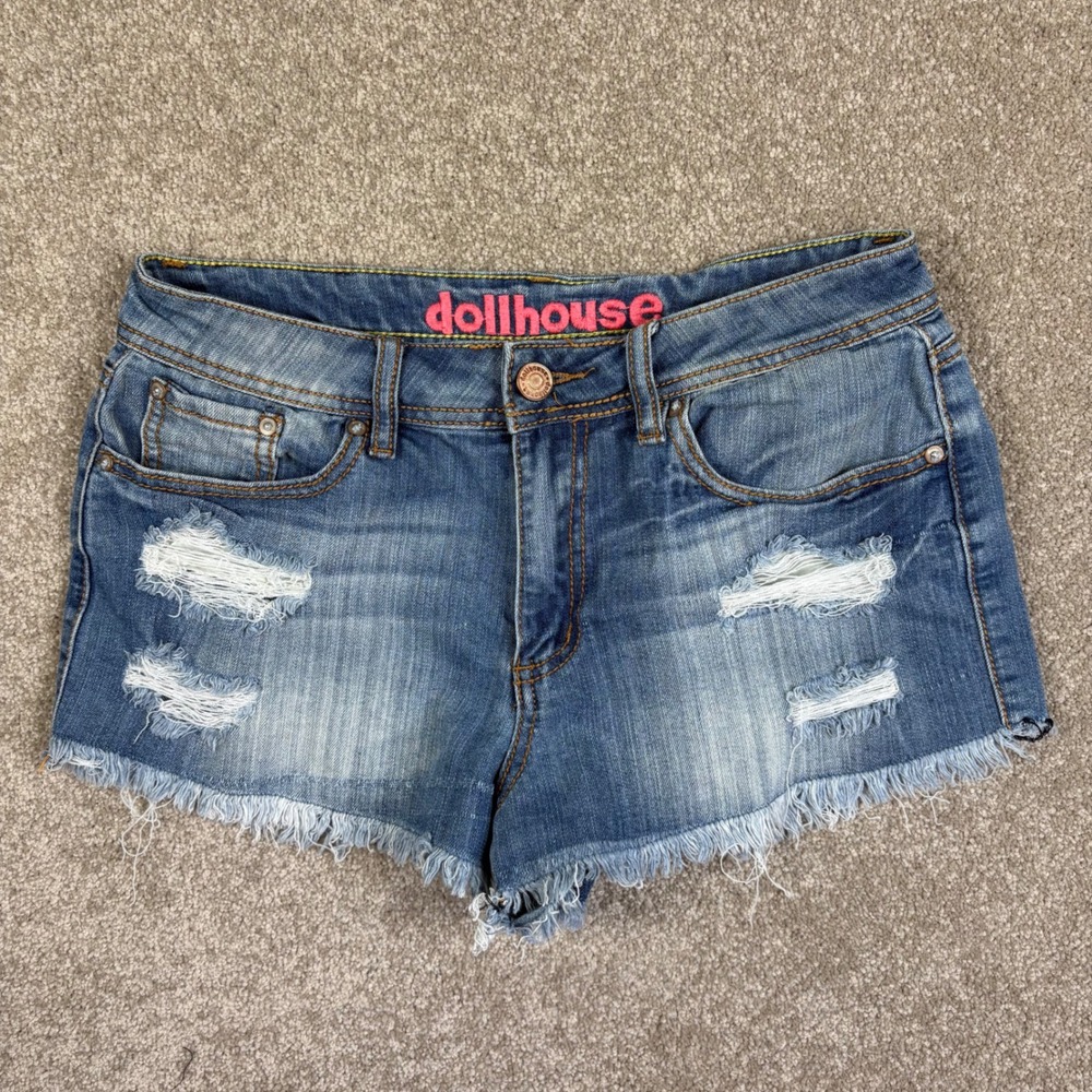 Dollhouse Distressed Denim Shorts Medium Wash Frayed Cut Offs Size 9 CI-8572